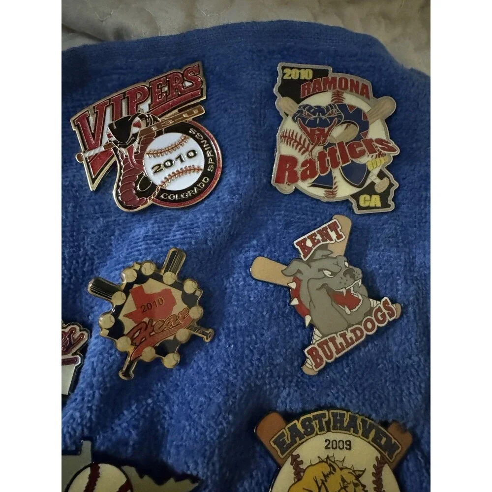 2010 Little League Triple Crown World Series Steamboat Springs Towel & Pin Lot